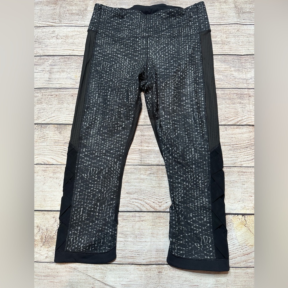 Lululemon Black and Gray Cropped Leggings